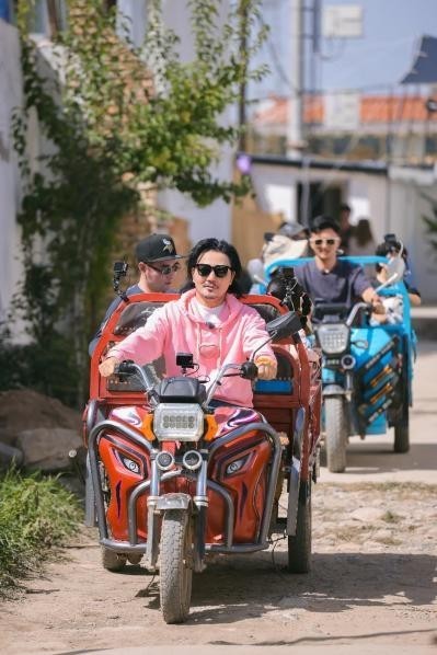 《当家爸爸的聚会》开播，五组家庭齐聚青海开启游学之旅