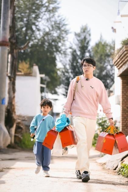 《当家爸爸的聚会》开播，五组家庭齐聚青海开启游学之旅