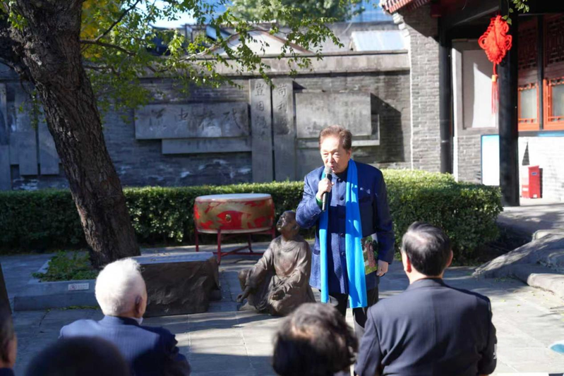 瞿弦和现场深情朗诵当代原创作品《林公赋》（央广网发 陈星翰 摄）