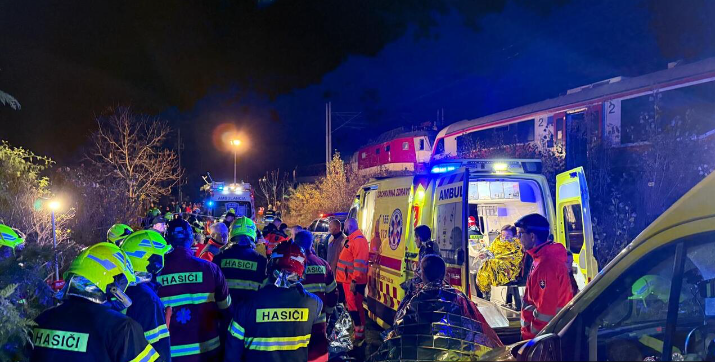 斯洛伐克火车相撞事故已致79人送医治疗