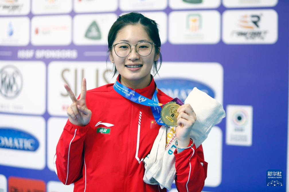 射击世锦赛：姚千寻获女子10米气手枪决赛冠军