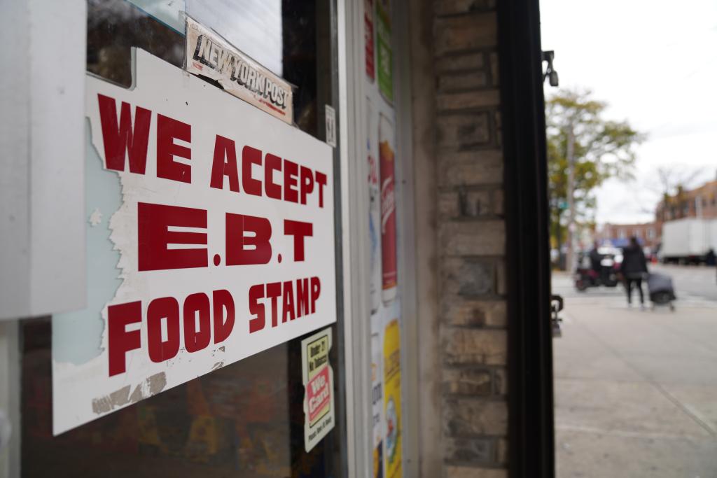 历史最长“停摆”将结束，美国“坏账”继续