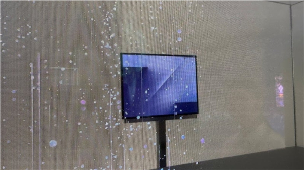 三星打造！安卓首款三折叠屏12月登场：对标华为