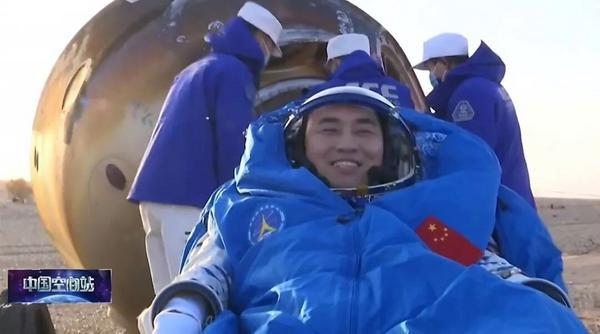 
首都医科大学附属妇产医院黄牛号贩子票贩子代网上预约代挂号电话神二十航天英雄凯旋！与神二十一乘组完成“人类第一次在太空做饭”