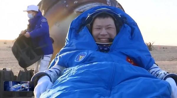 
首都医科大学附属妇产医院黄牛号贩子票贩子代网上预约代挂号电话神二十航天英雄凯旋！与神二十一乘组完成“人类第一次在太空做饭”