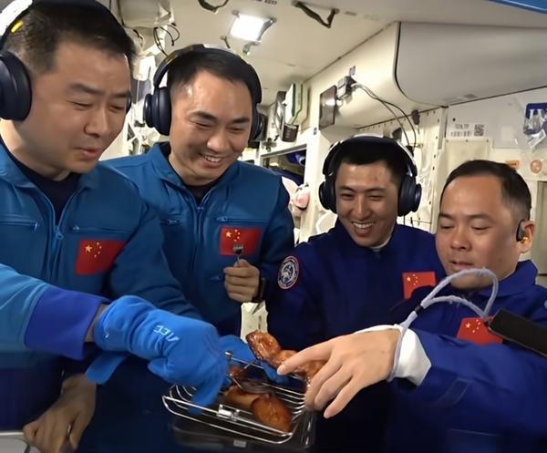 
首都医科大学附属妇产医院黄牛号贩子票贩子代网上预约代挂号电话神二十航天英雄凯旋！与神二十一乘组完成“人类第一次在太空做饭”