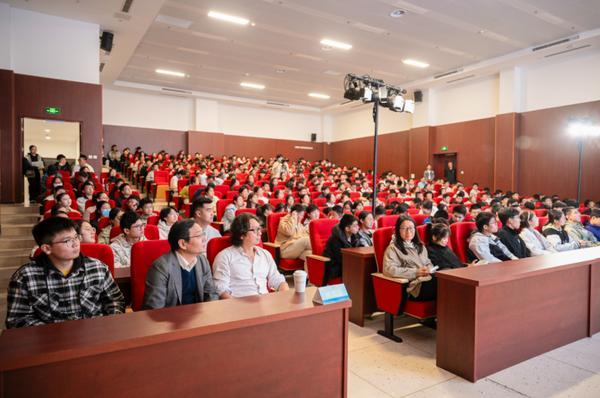 
广东省妇幼保健院赵春梅范保维黄牛挂号电话俞浩基金会“灯塔课堂”首期开讲：引领高中生多元思辨 为青春成长赋能