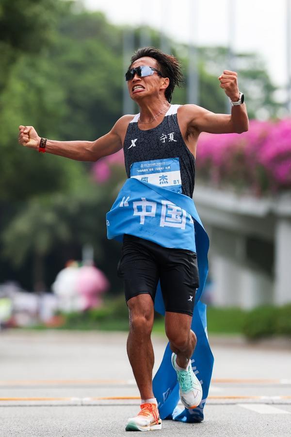 
江苏省中西医结合医院黄牛号贩子票贩子代网上预约代挂号电话全运会史上首个跨境马拉松冠军！特步冠军版跑鞋助力何杰再夺冠