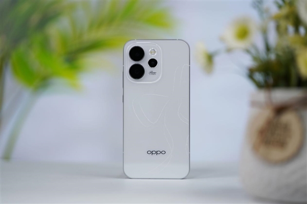 全息光刻美背太吸睛！OPPO Reno 15图赏