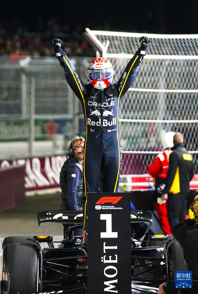 F1拉斯维加斯大奖赛:维斯塔潘夺冠