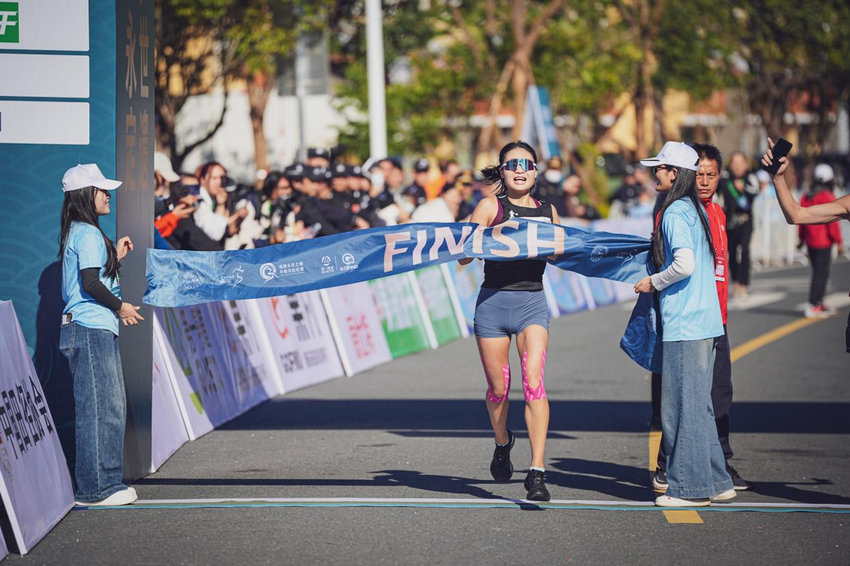 2025福建永定土楼半程马拉松赛鸣枪开跑