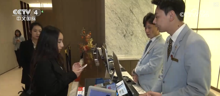 陆军特色医学中心(大坪医院)徐伦山张溢华李昆昆黄牛挂号电话“中国游+中国购”掀热潮 “利好举措+优化体验”服务外国游客解锁多彩中国