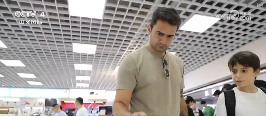 陆军特色医学中心(大坪医院)徐伦山张溢华李昆昆黄牛挂号电话“中国游+中国购”掀热潮 “利好举措+优化体验”服务外国游客解锁多彩中国