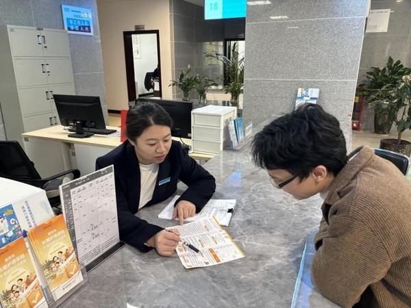 世纪坛医院黄牛号贩子票贩子代网上预约代挂号电话阳光人寿长护险服务人员李欢欢:让长护险温暖落地,以初心绘就护老风景