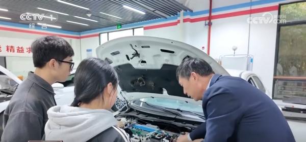 
广州医院黄牛号贩子票贩子代网上预约代挂号电话“新”字突出！各地不断打造人才培养新生态 激发高质量发展新动能