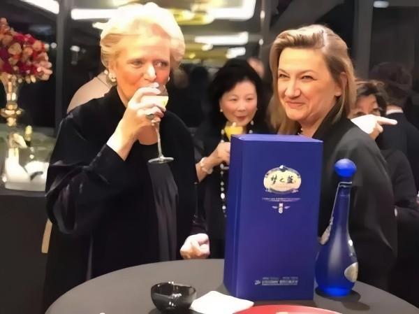 
中山大学附属第六医院黄牛号贩子票贩子代网上预约代挂号电话塞尔维亚总统武契奇点赞洋河梦之蓝！