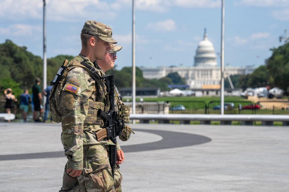 白宫因枪击封锁 特朗普下令增兵：行凶者必将付出代价