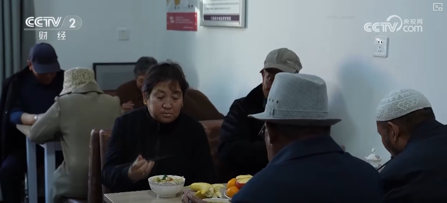 
西安医院黄牛号贩子票贩子代网上预约代挂号电话事关养老！为群众安享幸福晚年提供标准助力 | 新版标准指南解读↓