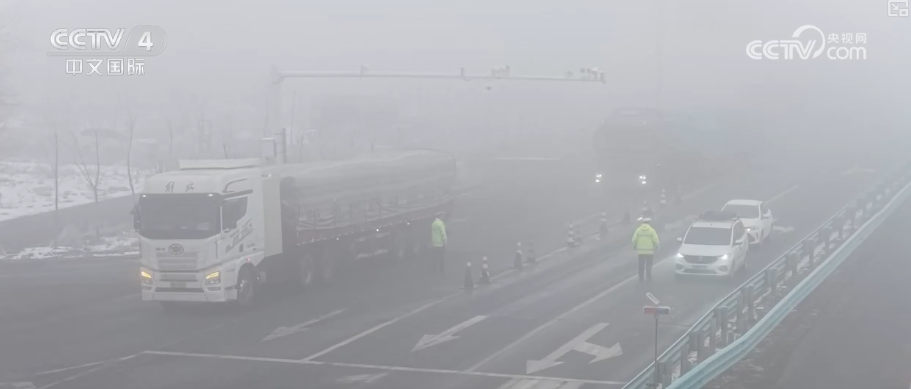 
南京各大医院黄牛挂号电话以“雪”为令细化服务保畅通 多地除冰除雪护航百姓平安出行