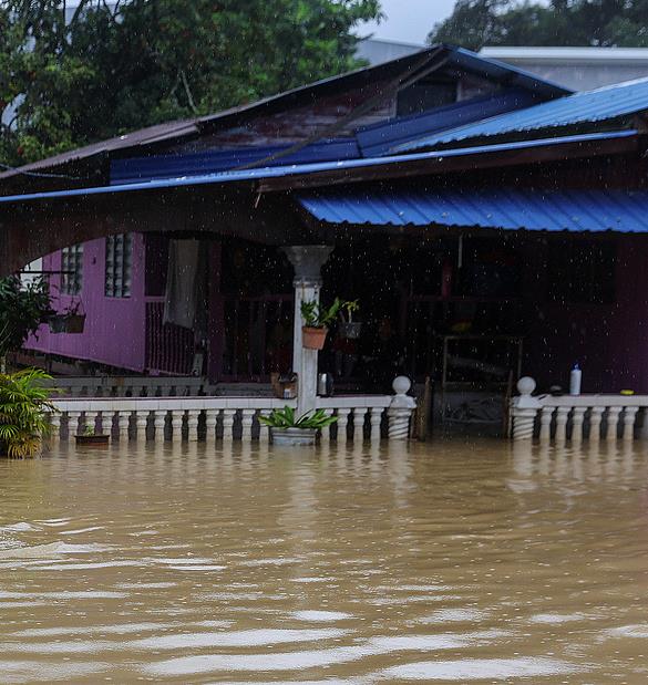 马来西亚洪灾已致2人遇难 受灾人数超3.3万人