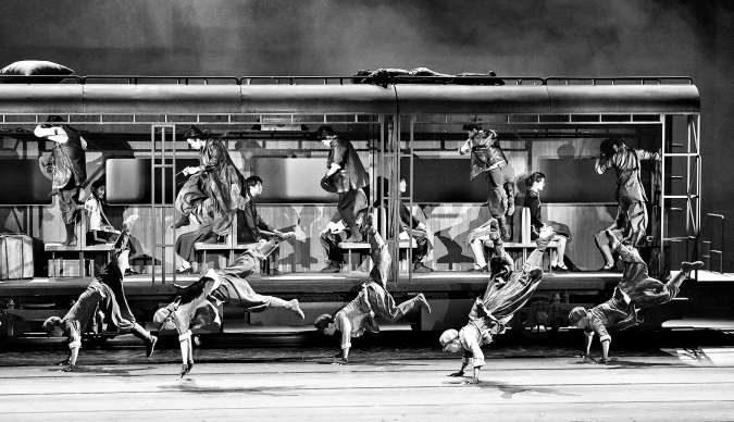 新版舞剧《铁道游击队》首演 “钢与血”铸就铁道上的抗战传奇