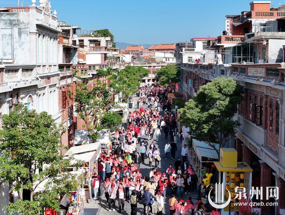 2025海丝泉州古城徒步穿越举行 “文体旅”