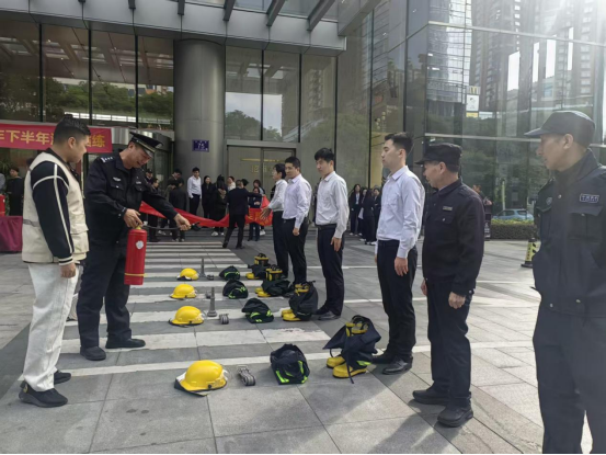 20251128携手驻防线 共战护平安&mdash;消防演练暨安全应急培训活动421