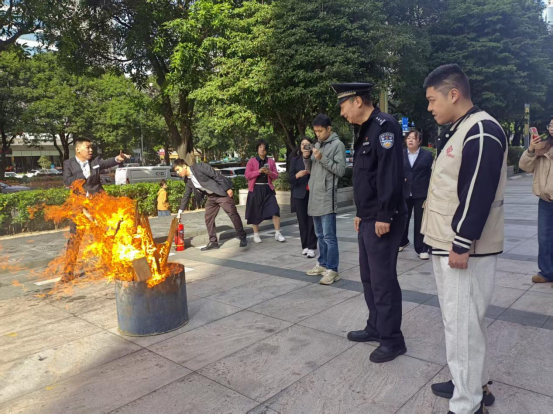 20251128携手驻防线 共战护平安&mdash;消防演练暨安全应急培训活动557