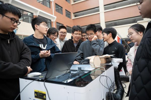 
山东省立医院张海清孙香兰曲华伟宁豪刘军卢俊吴亚光张鹏王正军黄牛挂号电话从“未来教室”到“灯塔计划”，俞浩未来基金会推动科技教育公益迈向体系化