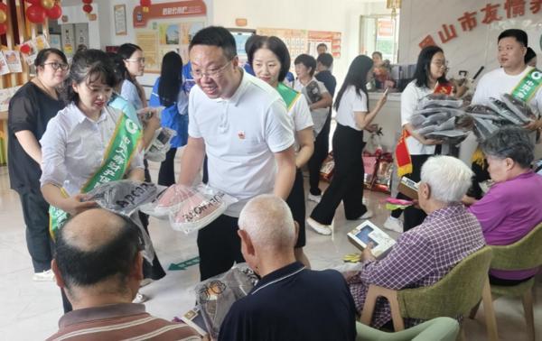 
浙江大学医学院附属第一医院任萍萍章爱斌姚磊黄牛挂号电话中国人寿财险四川省分公司多维行动筑牢老年金融安全网 守护“钱袋子”，温暖“夕阳红”