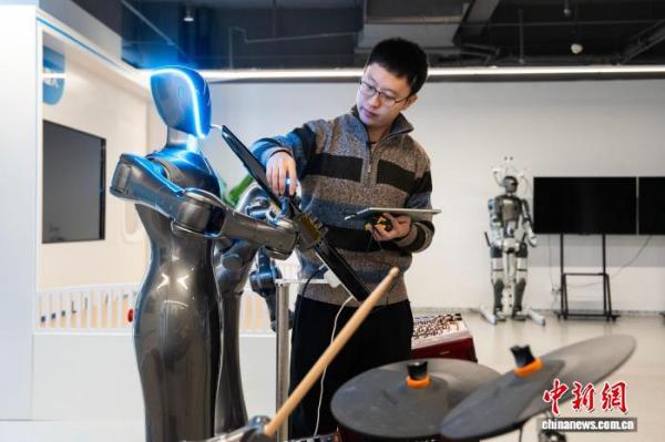 
上海同济医院黄牛号贩子票贩子代网上预约代挂号电话杭州机器人乐队“出圈” 旺季月均五六场表演