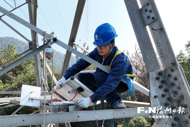 首创吸附式“体温计”带电“上岗” 快速锁定电网发热隐患
