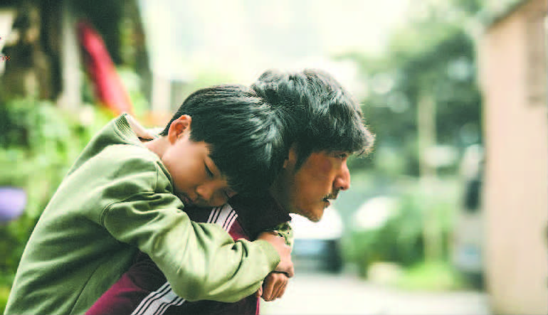 国内首部AI题材亲情电影《比如父子》近日上映