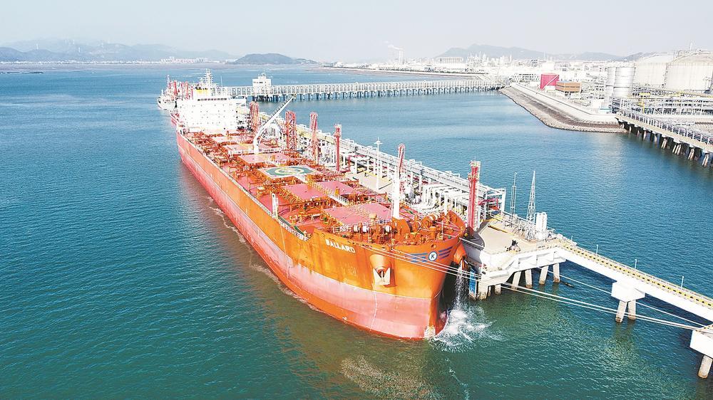 超大型CABU船首次靠泊福州港