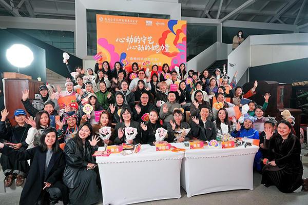 
南京东部战区总医院黄牛号贩子票贩子代网上预约代挂号电话“香橙妈妈守艺计划”非遗焕新创变营：让非遗从“展品”到“爆品”