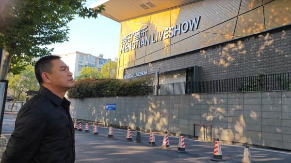 
东部战区空军医院黄牛号贩子票贩子代网上预约代挂号电话江苏一跳水馆里5层“楼中楼”是怎样建成的？男子称投入3000万开酒吧，鉴定为危房试营业即停摆