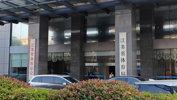 
广州市番禺区妇幼保健院黄牛号贩子票贩子代网上预约代挂号电话跳水馆内楼中楼是否违建 业主方继续缄默