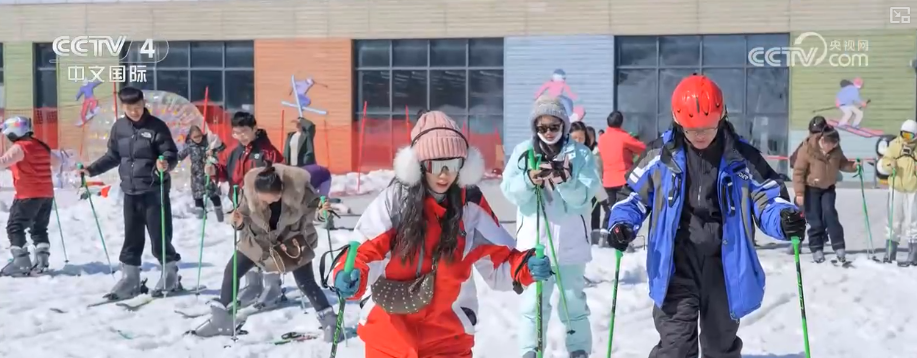 
天津中医药大学二附院黄牛号贩子票贩子代网上预约代挂号电话“冷”赛道激发产业发展“热”活力 “冰雪+”掀起冬季消费新热潮