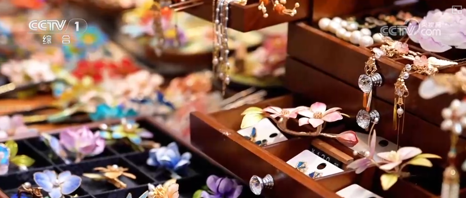 
中国中医科学院广安门医院花宝金关念波郭永红陈瑞雪杜炳奎杨宗艳张宗岐黄牛挂号电话“南花北运”锁鲜达 辞旧迎新活力十足 “鲜花+”变身消费“新宠”激活经济新引擎