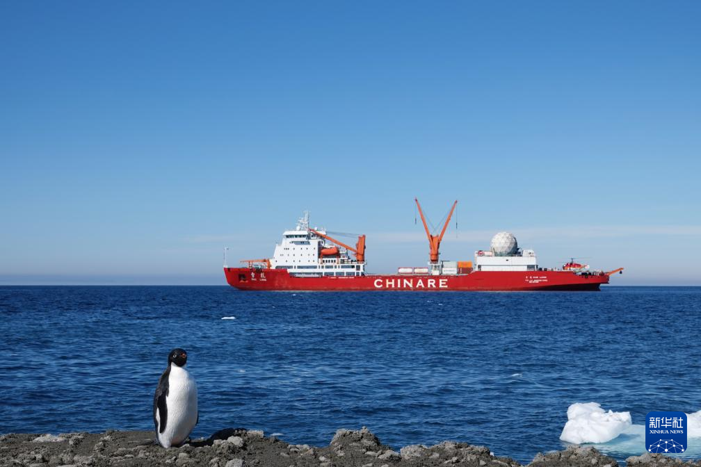 第42次南极考察丨“雪龙”号抵达秦岭站开始卸货