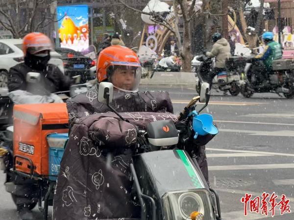 
南部战区空军医院黄牛号贩子票贩子代网上预约代挂号电话筑牢平台经济底座 让外卖骑手有更多获得感
