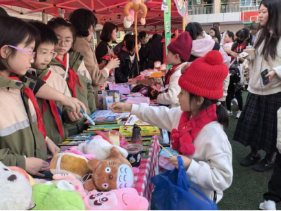 鼓楼区慈善总会与铜盘小学开展迎新春拥军义卖活动540