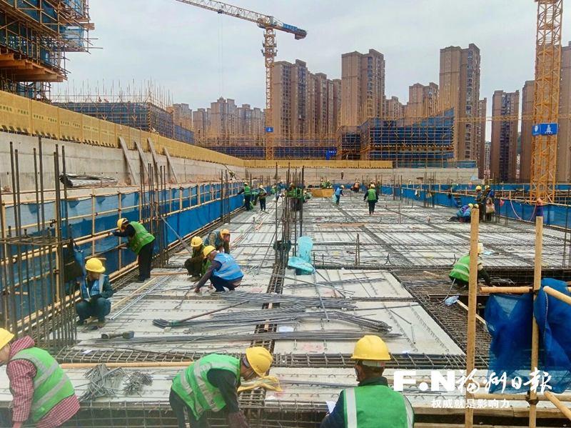 元旦假期建设者坚守一线共绘榕城新图景