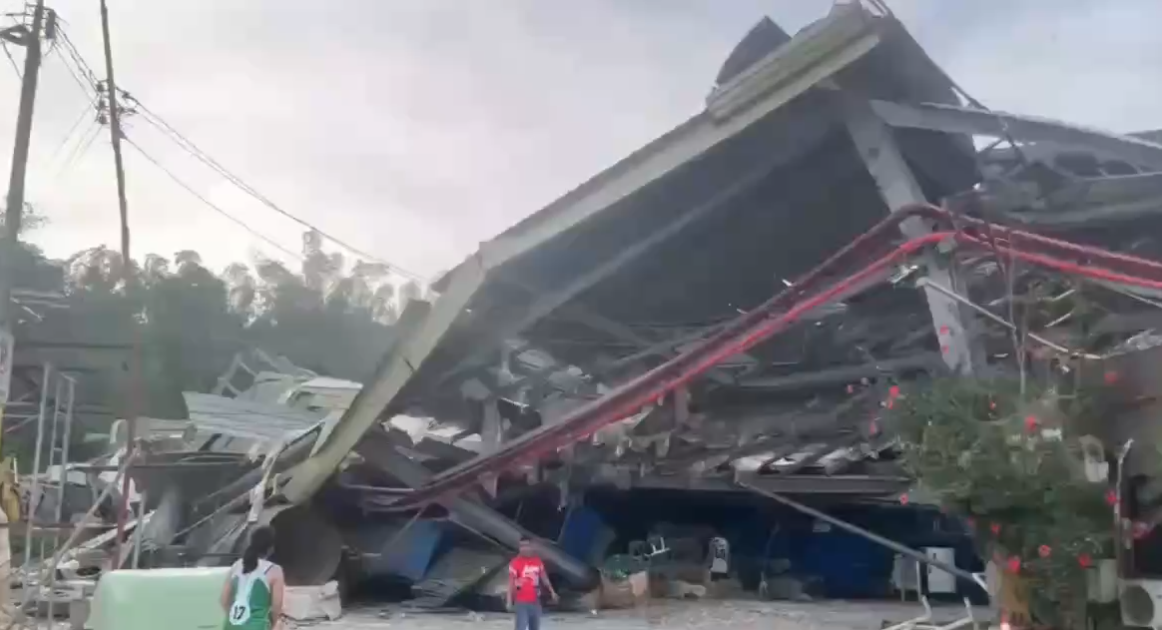 菲律宾一垃圾场塌陷致1人死亡至少20人被困