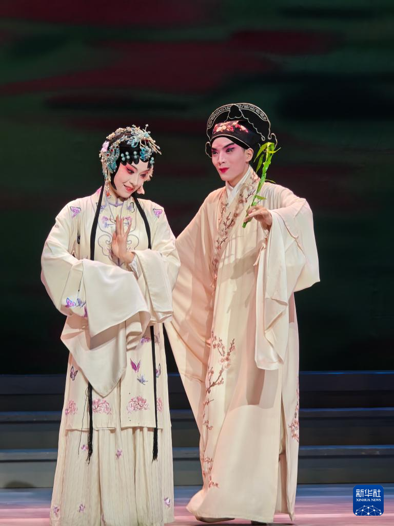 校园青春版《牡丹亭》在台北首演 再掀昆曲热潮