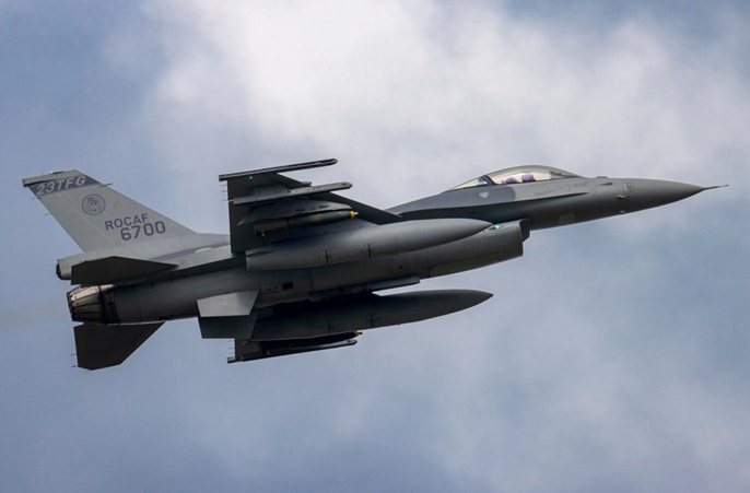 台F-16V坠海战机及“黑匣子”已被定位 将进行打捞作业