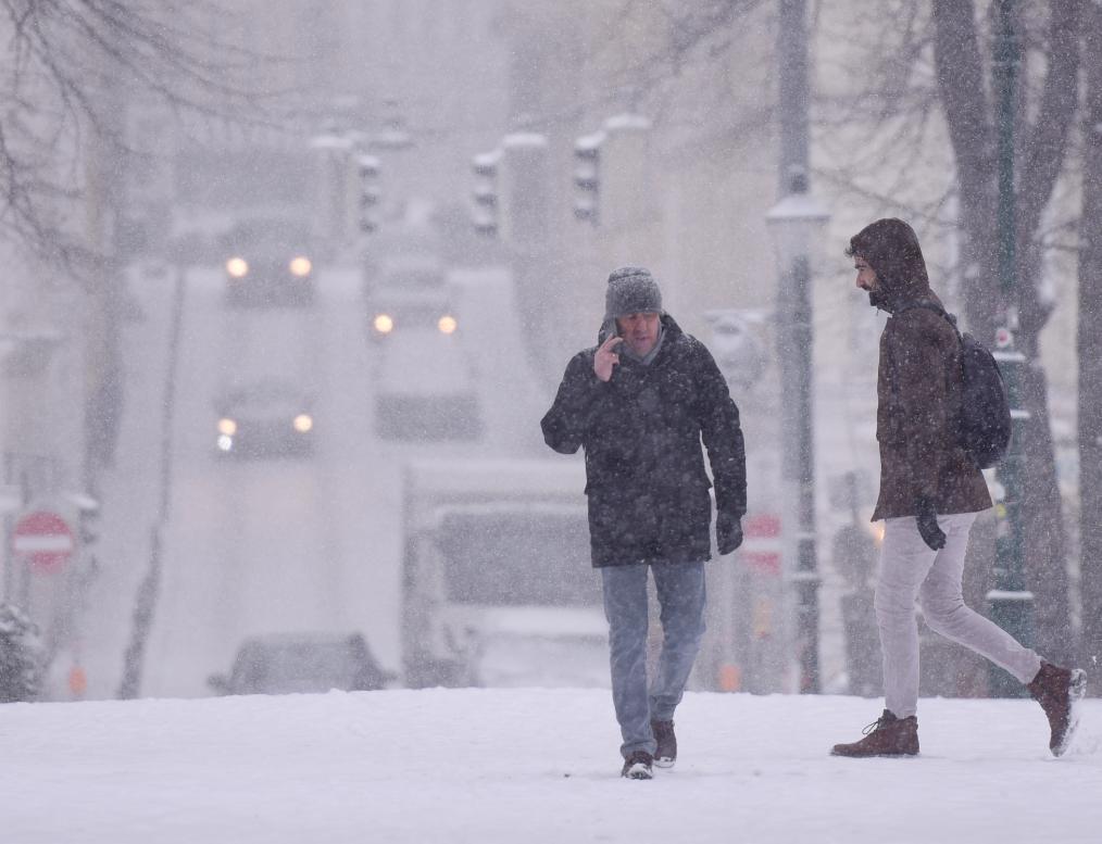 奥地利一天三场雪崩造成至少8人死亡