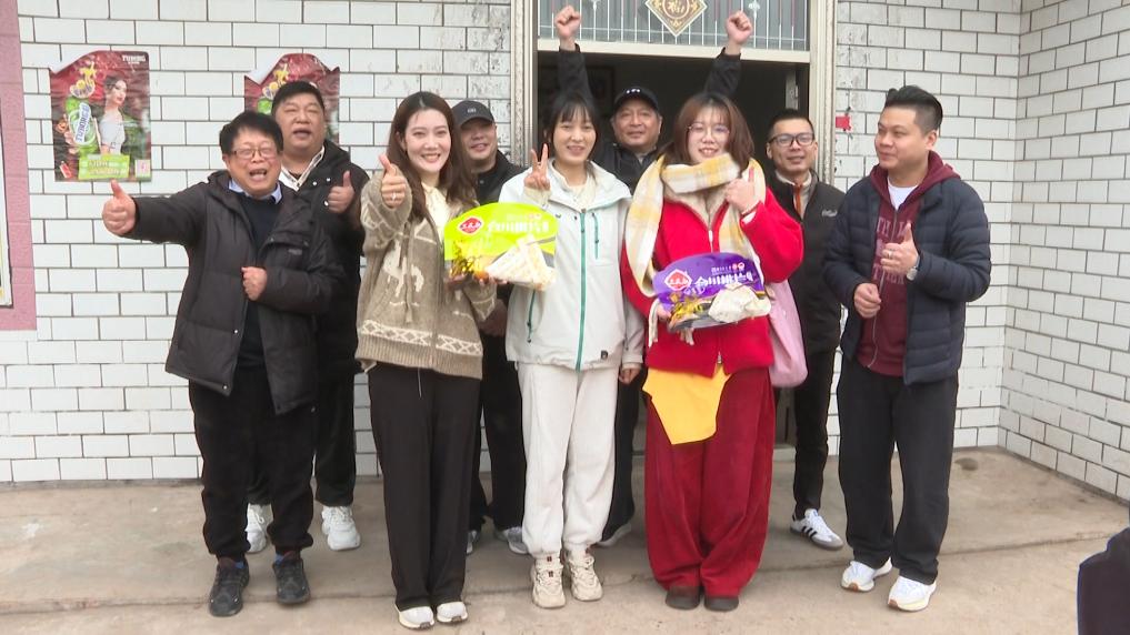 跨海来团圆 台胞打卡重庆赴“刨猪汤之约”