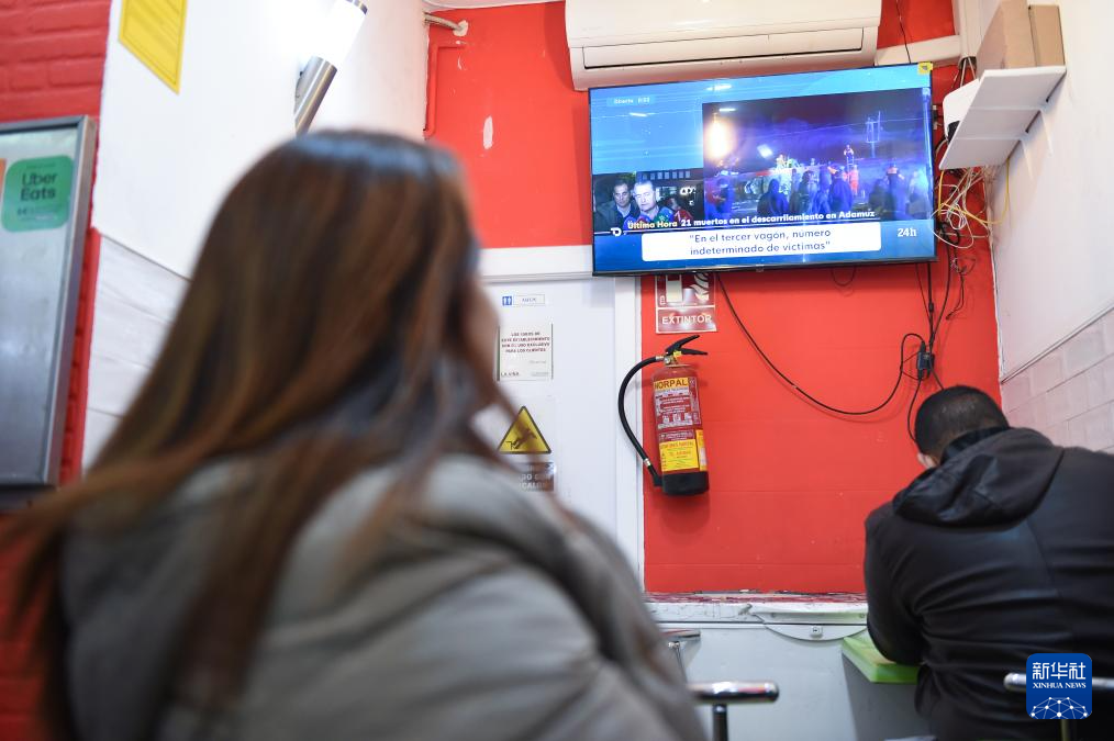 西班牙高铁脱轨致21死30重伤 首相称“深切悲痛之夜”