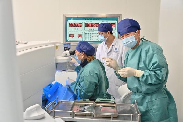 
宣武中医医院黄牛号贩子票贩子代网上预约代挂号电话华厦眼科张明昌教授牵头项目获评“2025年度眼科学中国十大原创进展”